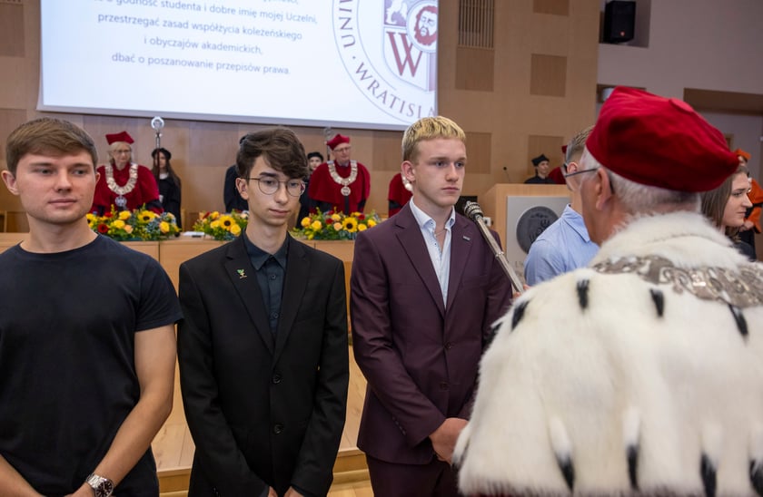 Inauguracja roku akademickiego 2023/2024 na Uniwersytecie Przyrodniczym - pasowanie nowych student&oacute;w