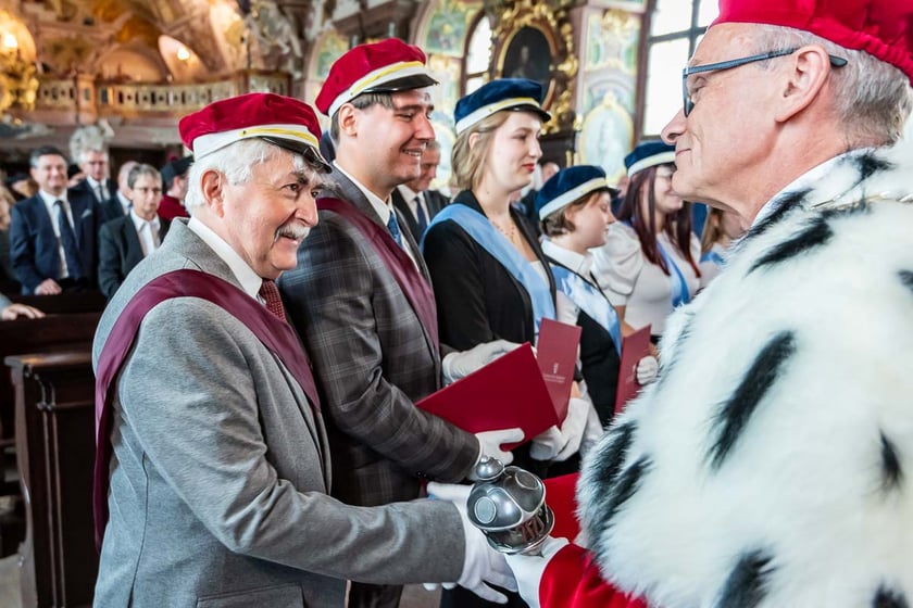 Inauguracja roku akademickiego na Uniwersytecie Medycznym im. Piast&oacute;w Śląskich we Wrocławiu - pasowanie nowych student&oacute;w