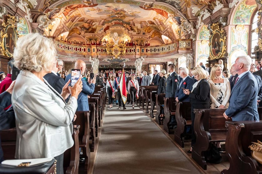 Inauguracja roku akademickiego na Uniwersytecie Medycznym im. Piast&oacute;w Śląskich we Wrocławiu - wniesienie sztandaru