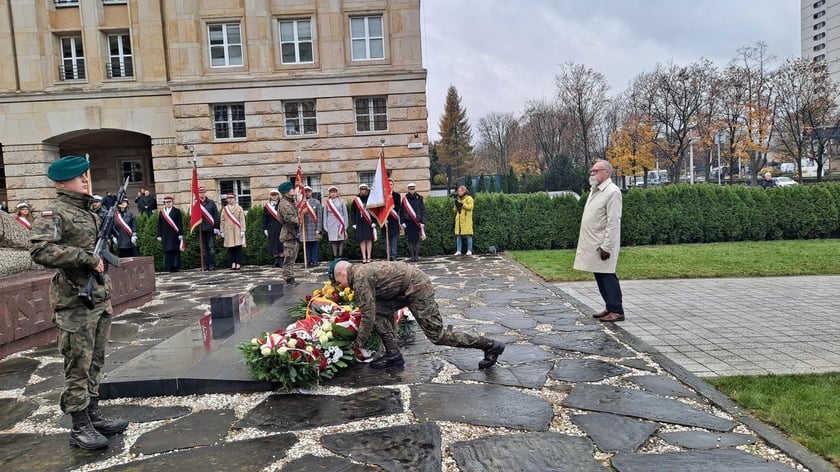 Uroczystość pod pomnikiem Pomordowanych Profesorów Lwowskich z okazji Święta Wrocławskiej Nauki