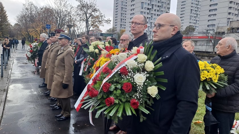 Uroczystość pod pomnikiem Pomordowanych Profesorów Lwowskich z okazji Święta Wrocławskiej Nauki