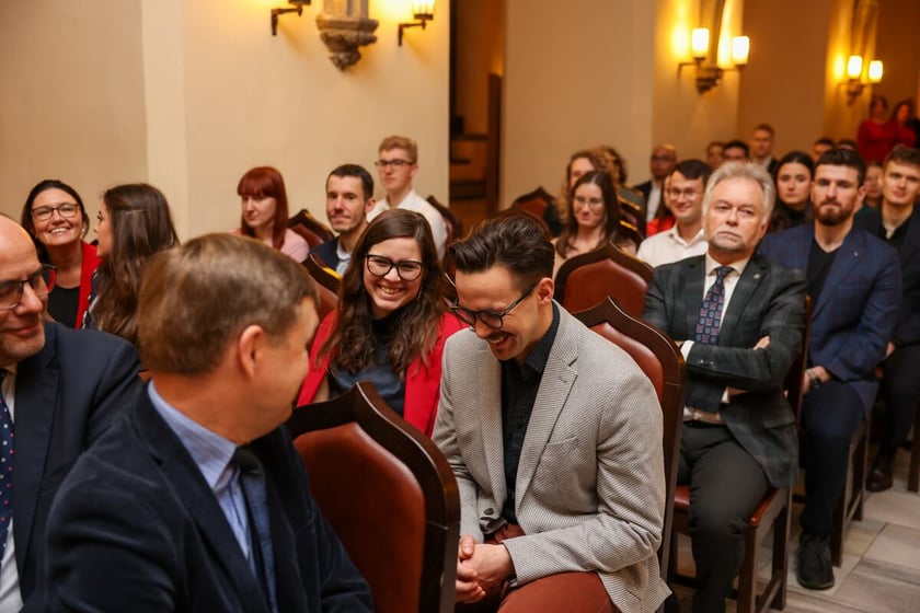 Uroczystość wręczenia dyplomów laureatom Studenckiego Programu Stypendialnego. Wrocław, 21 lutego 2024