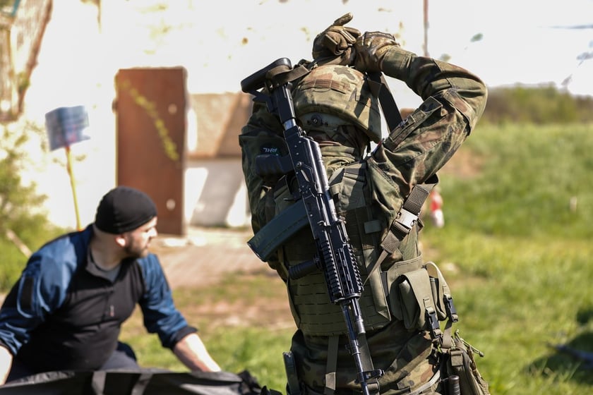 Ćwiczenia w szkole oficerskiej realizowano na podstawie doświadczeń z frontu w Ukrainie