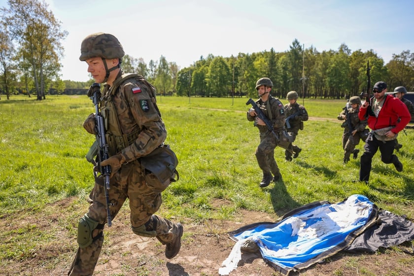 Ćwiczenia w szkole oficerskiej realizowano na podstawie doświadczeń z frontu w Ukrainie
