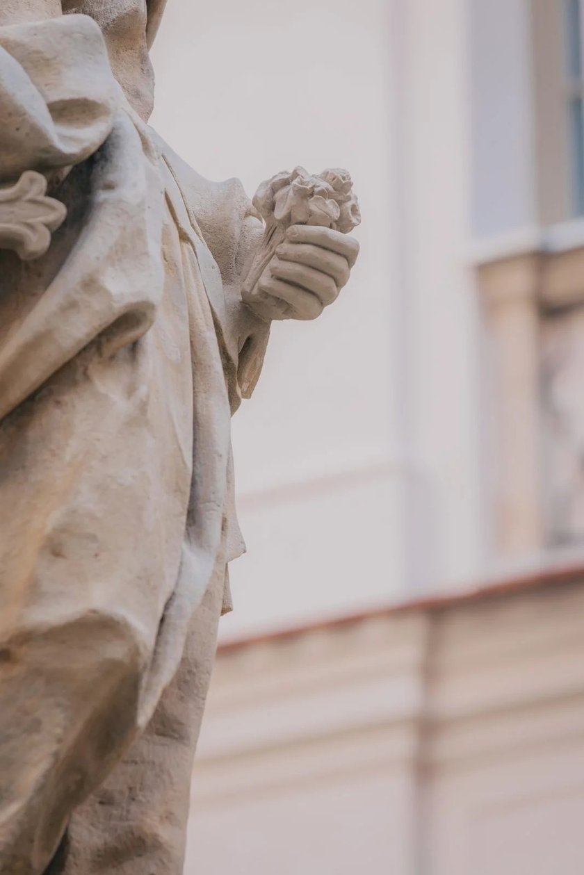 Figura z dziedzińca przy Kuźniczej 35 po wrześniowej renowacji.