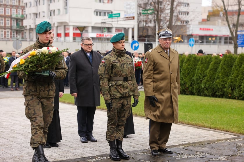 Uroczystość pod pomnikiem Martyrologii Profesorów Lwowskich