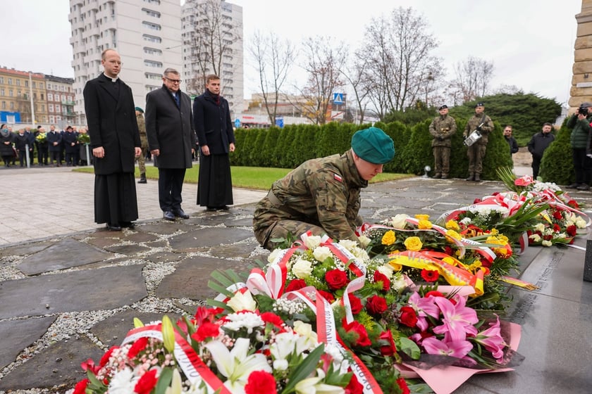 Uroczystość pod pomnikiem Martyrologii Profesorów Lwowskich