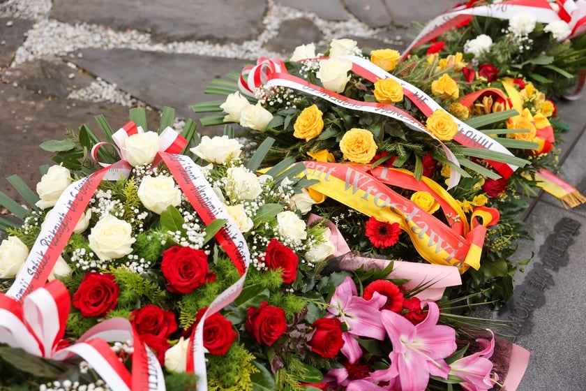 Uroczystość pod pomnikiem Martyrologii Profesorów Lwowskich