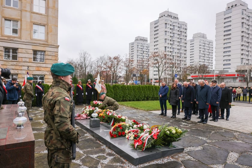 Uroczystość pod pomnikiem Martyrologii Profesorów Lwowskich