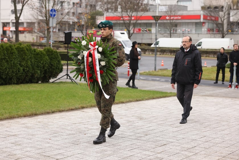 Uroczystość pod pomnikiem Martyrologii Profesorów Lwowskich