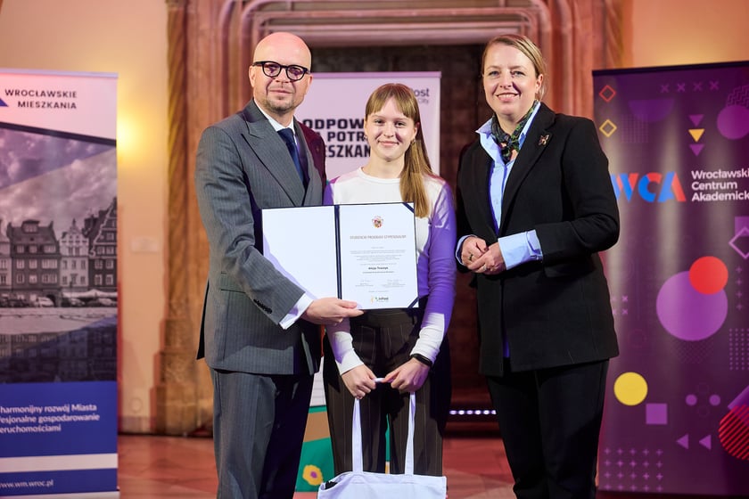 Uroczystość wręczenia stypendiów dla młodych naukowców we wrocławskim Ratuszu