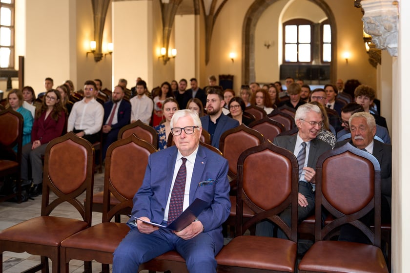 Widok na Salę Wielką Ratusza z laureatami i zaproszony gośćmi