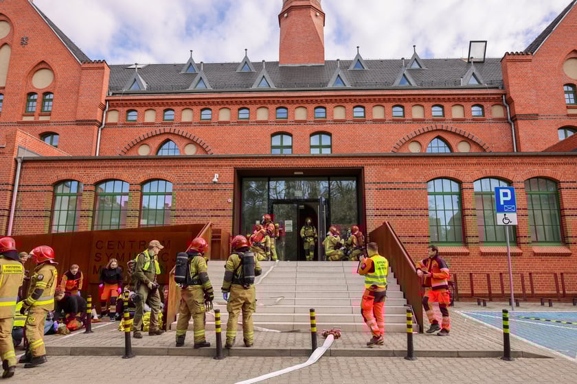 Ćwiczenia służb ratunkowych terenie Starego Kampusu Uniwersytetu Medycznego we Wrocławiu