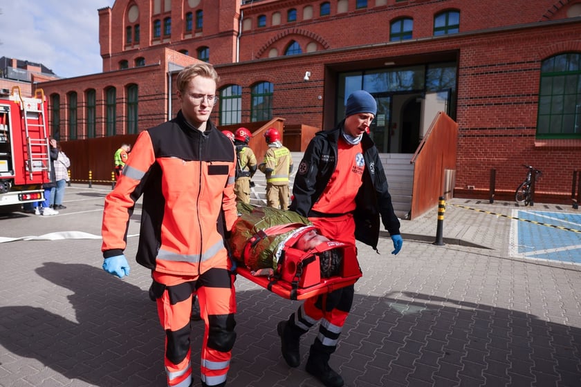 Ćwiczenia służb ratunkowych terenie Starego Kampusu Uniwersytetu Medycznego we Wrocławiu