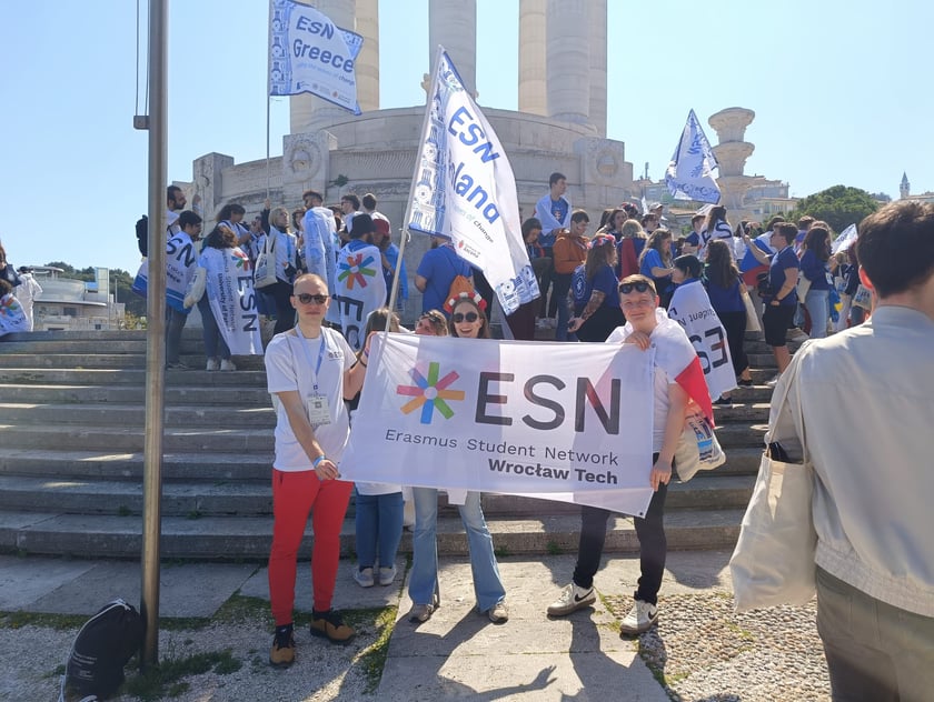 Reprezentacja z flagą ESN Wrocław Tech