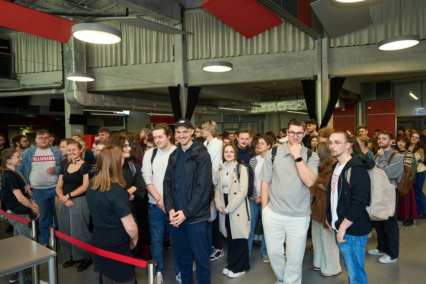 Rozpoczęcie Juwenaliów 2025 na Politechnice Wrocławskiej: śniadanie z rektorem