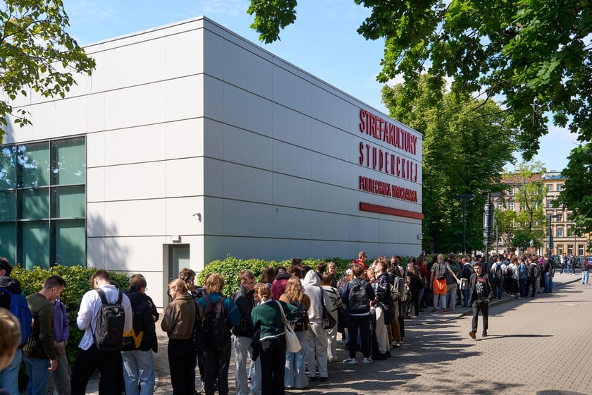 Rozpoczęcie Juwenaliów 2025 na Politechnice Wrocławskiej: śniadanie z rektorem