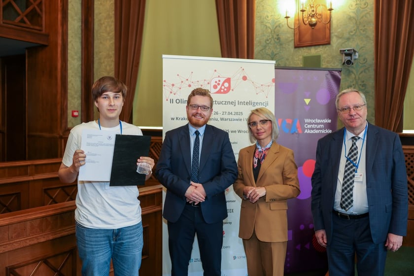 Wręczenie nagród laureatom II Olimpiady Sztucznej Inteligencji we wrocławskim Ratuszu