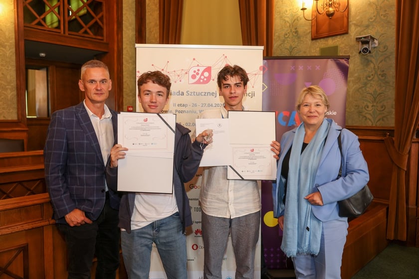 Wręczenie nagród laureatom II Olimpiady Sztucznej Inteligencji we wrocławskim Ratuszu