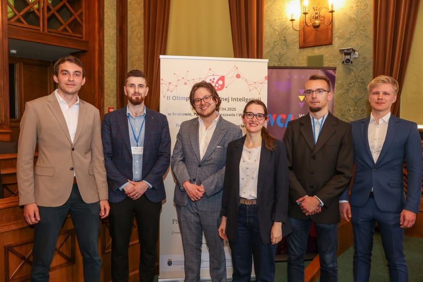 Wręczenie nagród laureatom II Olimpiady Sztucznej Inteligencji we wrocławskim Ratuszu