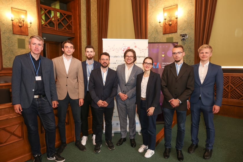 Wręczenie nagród laureatom II Olimpiady Sztucznej Inteligencji we wrocławskim Ratuszu