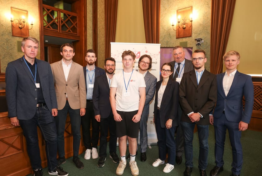 Wręczenie nagród laureatom II Olimpiady Sztucznej Inteligencji we wrocławskim Ratuszu
