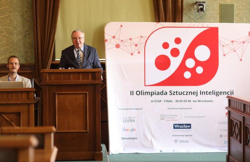 Wręczenie nagród laureatom II Olimpiady Sztucznej Inteligencji we wrocławskim Ratuszu
