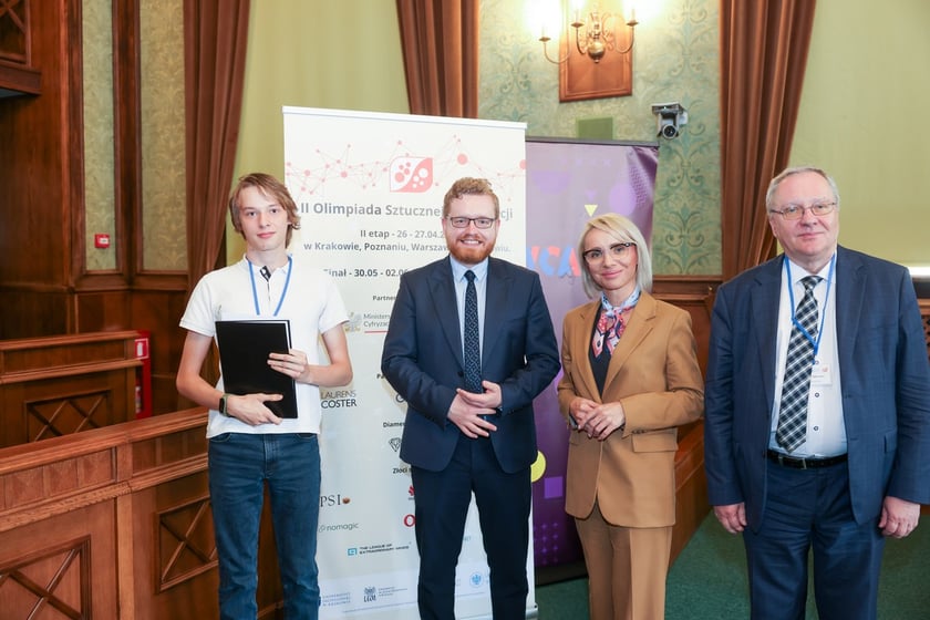 Wręczenie nagród laureatom II Olimpiady Sztucznej Inteligencji we wrocławskim Ratuszu