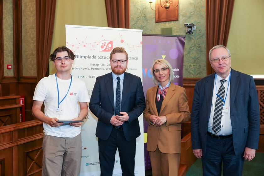 Wręczenie nagród laureatom II Olimpiady Sztucznej Inteligencji we wrocławskim Ratuszu