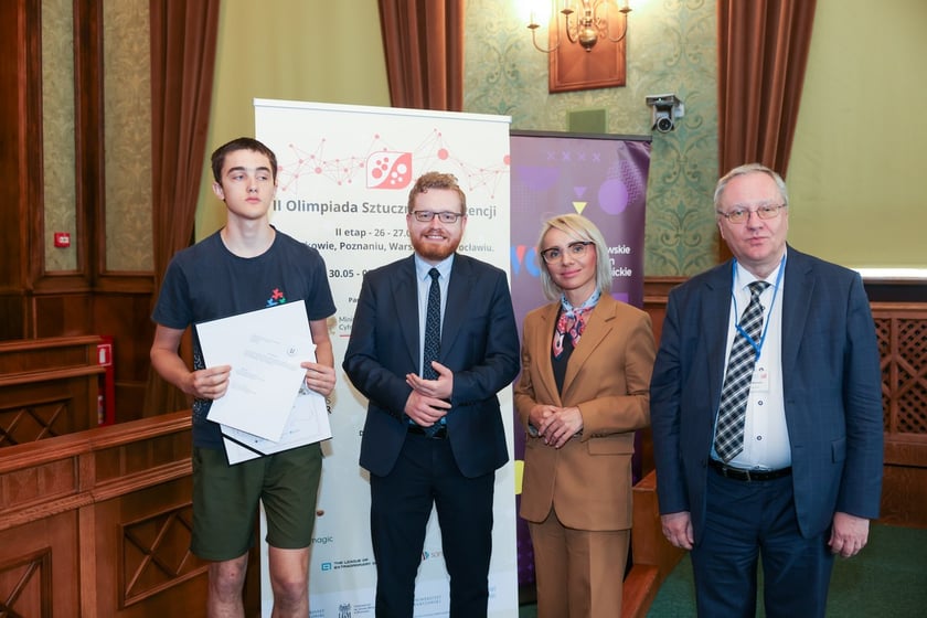 Wręczenie nagród laureatom II Olimpiady Sztucznej Inteligencji we wrocławskim Ratuszu