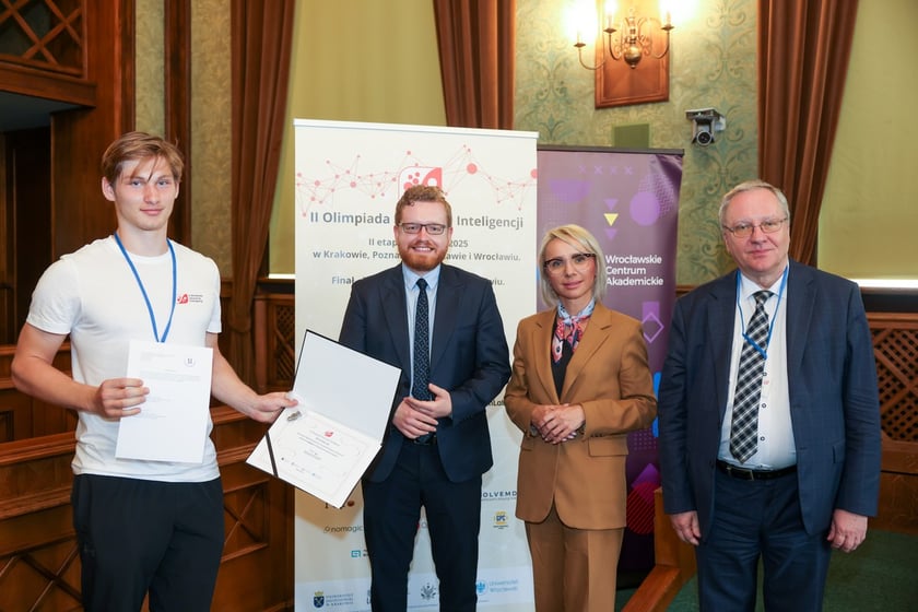 Wręczenie nagród laureatom II Olimpiady Sztucznej Inteligencji we wrocławskim Ratuszu