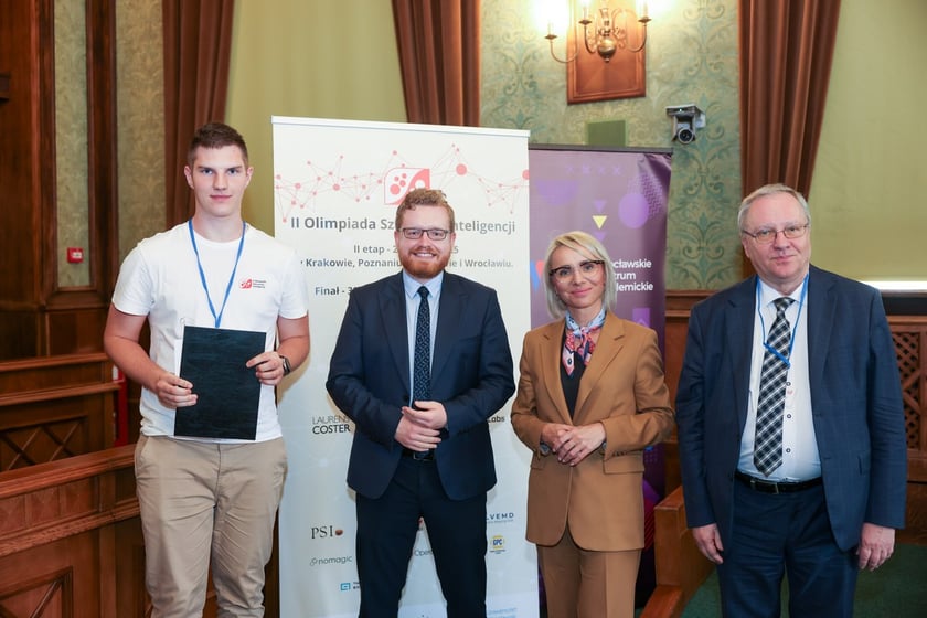 Wręczenie nagród laureatom II Olimpiady Sztucznej Inteligencji we wrocławskim Ratuszu
