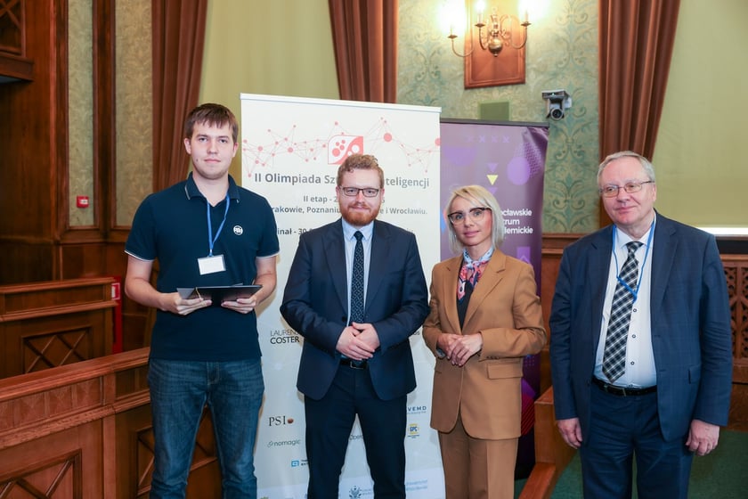 Wręczenie nagród laureatom II Olimpiady Sztucznej Inteligencji we wrocławskim Ratuszu