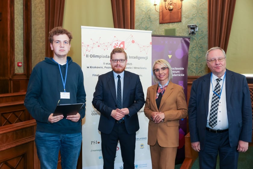 Wręczenie nagród laureatom II Olimpiady Sztucznej Inteligencji we wrocławskim Ratuszu