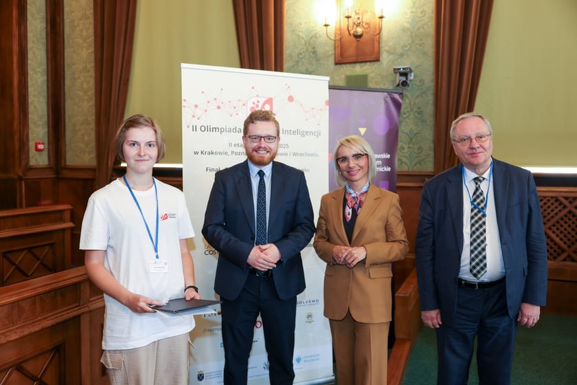 Wręczenie nagród laureatom II Olimpiady Sztucznej Inteligencji we wrocławskim Ratuszu