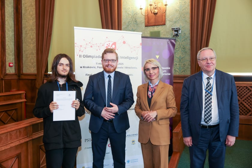 Wręczenie nagród laureatom II Olimpiady Sztucznej Inteligencji we wrocławskim Ratuszu