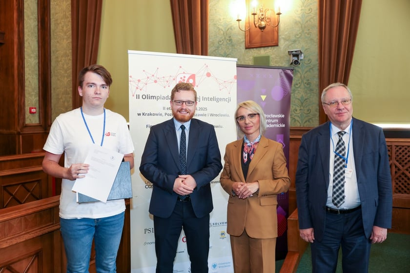 Wręczenie nagród laureatom II Olimpiady Sztucznej Inteligencji we wrocławskim Ratuszu