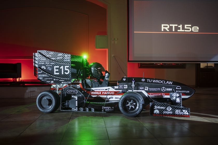 Bolid RT15e skonstruowany przez studentów z PWR Racing Team. Prezentacja bolidu w Starej Garbarni