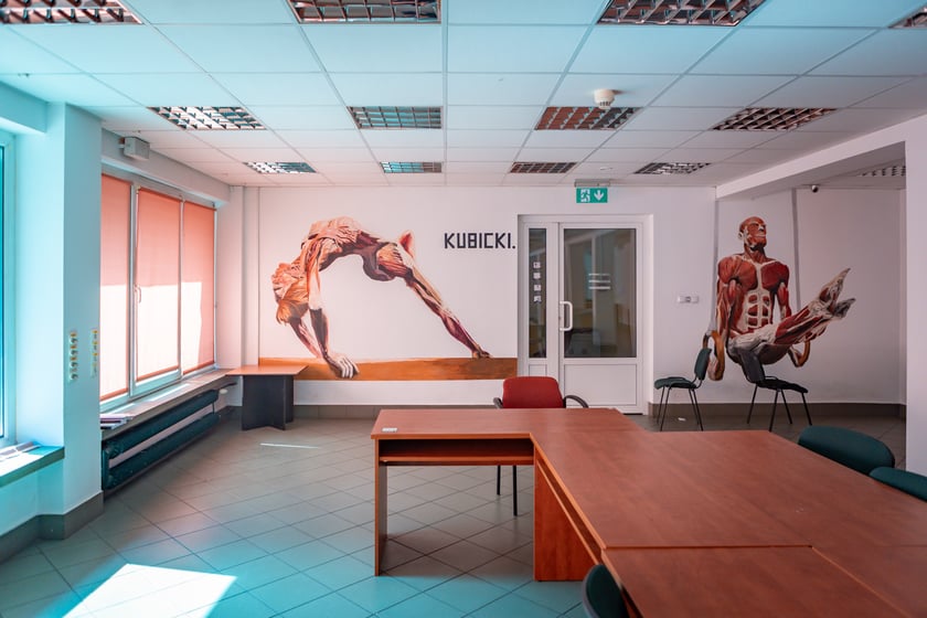 Modernizacja domu studenckiego Bliźniak. Zdjęcia budynku i wnętrz przed rozpoczęciem remontu