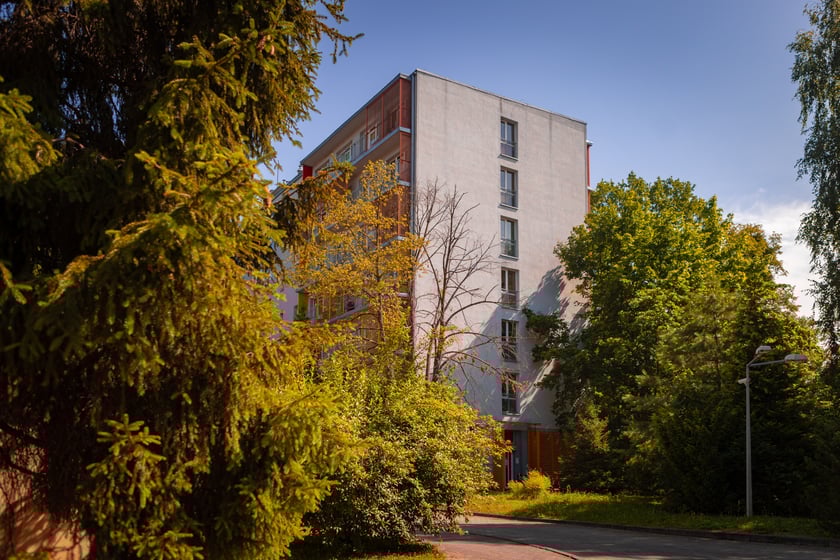 Modernizacja domu studenckiego Bliźniak. Zdjęcia budynku i wnętrz przed rozpoczęciem remontu
