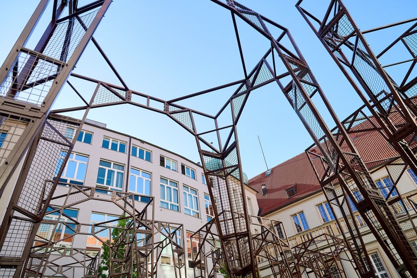 Dziedziniec w gmachu głównym Politechniki Wrocławskiej po modernizacji