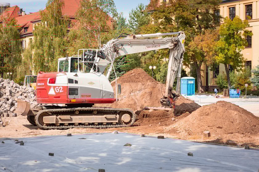Remontowany parking przy Wydziale Nauk Społecznych UWr (ul. Koszarowa), lato 2025