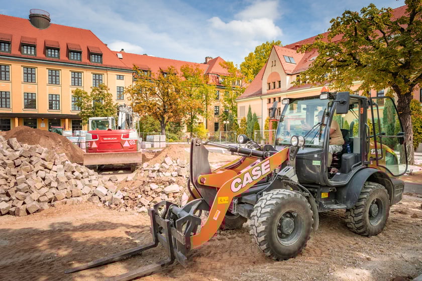 Remontowany parking przy Wydziale Nauk Społecznych UWr (ul. Koszarowa), lato 2025