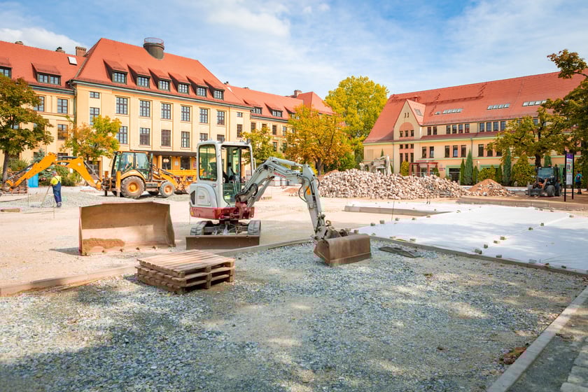 Remontowany parking przy Wydziale Nauk Społecznych UWr (ul. Koszarowa), lato 2025