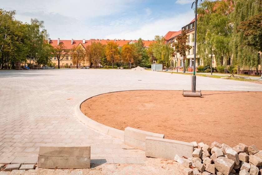 Remontowany parking przy Wydziale Nauk Społecznych UWr (ul. Koszarowa), lato 2025