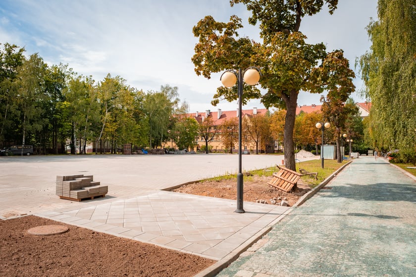 Remontowany parking przy Wydziale Nauk Społecznych UWr (ul. Koszarowa), lato 2025