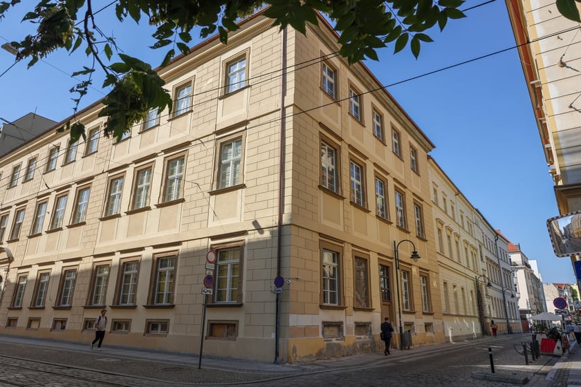 Budynek Instytutu Historycznego UWr po remoncie elewacji, 9 września 2025