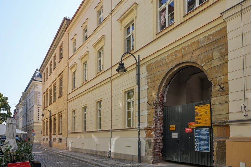 Budynek Instytutu Historycznego UWr po remoncie elewacji, 9 września 2025