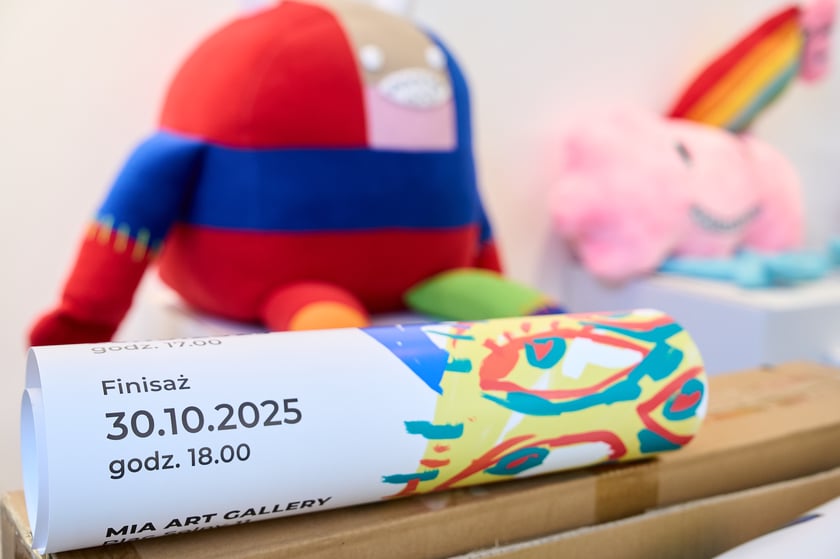 W Mia Art Gallery na placu Solnym 11 można oglądać jedyne w swoim rodzaju pluszaki w rozmiarze XXXL. Zaprojektowały je dzieci.