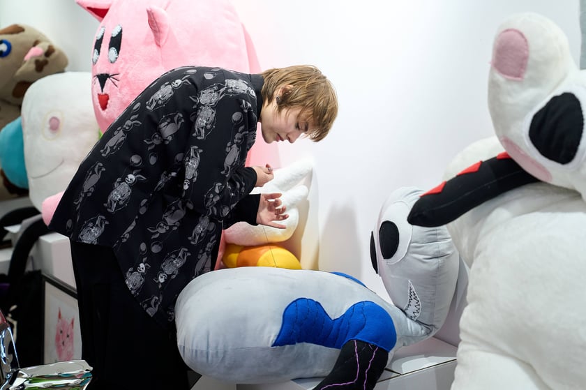 W Mia Art Gallery na placu Solnym 11 można oglądać jedyne w swoim rodzaju pluszaki w rozmiarze XXXL. Zaprojektowały je dzieci.